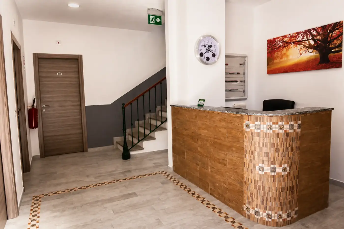 Hotel Oregon reception desk and entrance hall